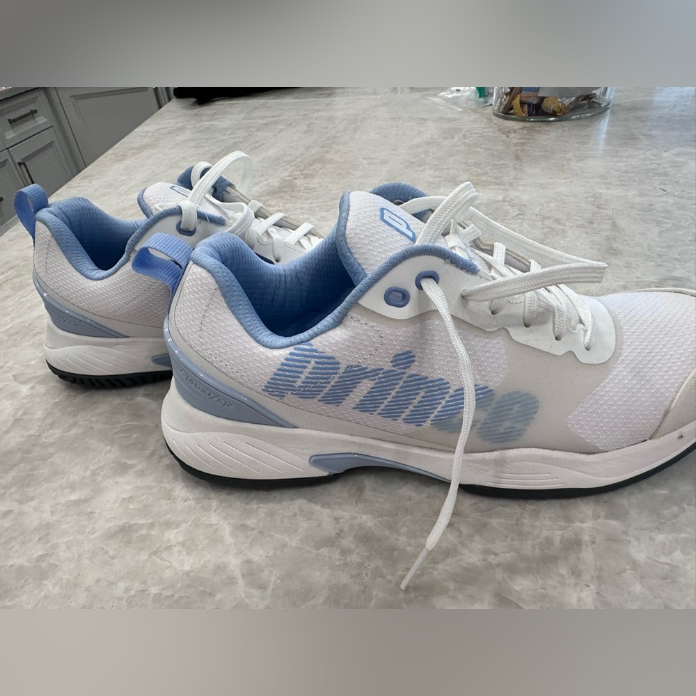 Prince - ladies tennis/pickleball shoes. Light blue & white. Size 8.5 NWT